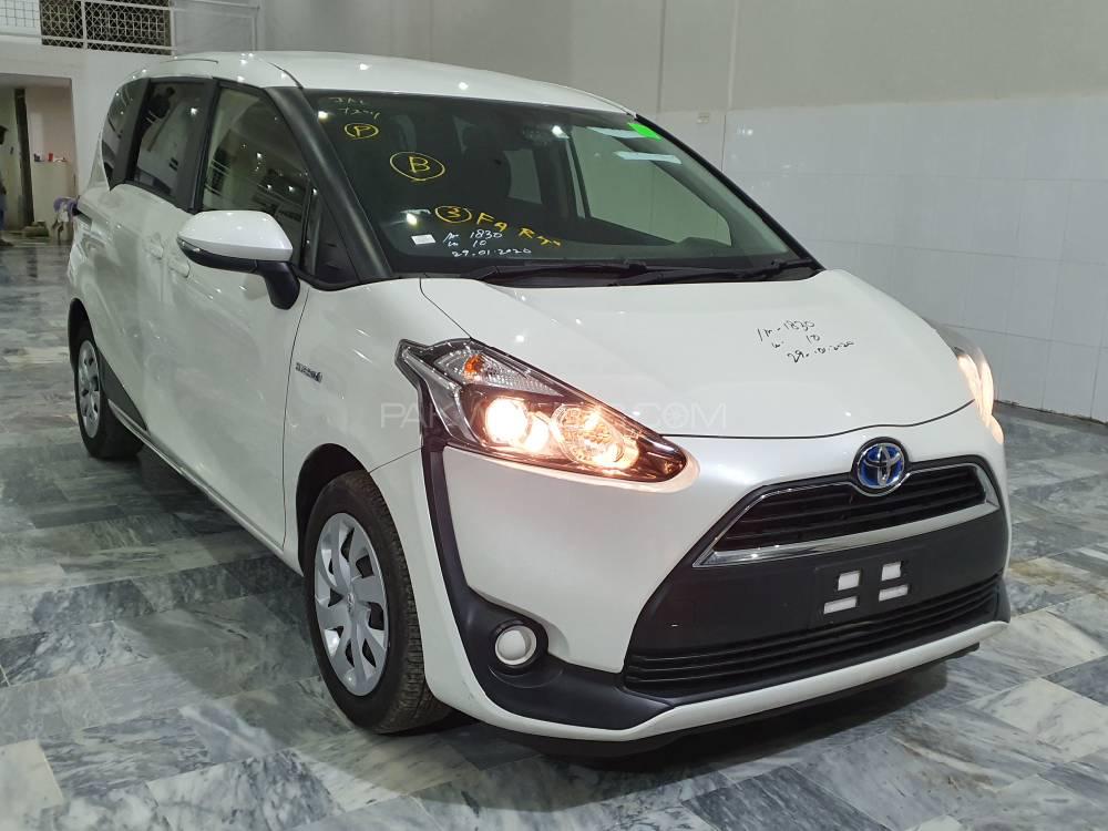 Toyota Sienta 2015 for Sale in Karachi Image-1