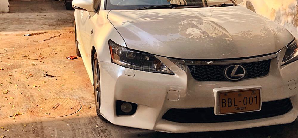 Lexus CT200h - 2011  Lexus CT200h - 2011  Image-3