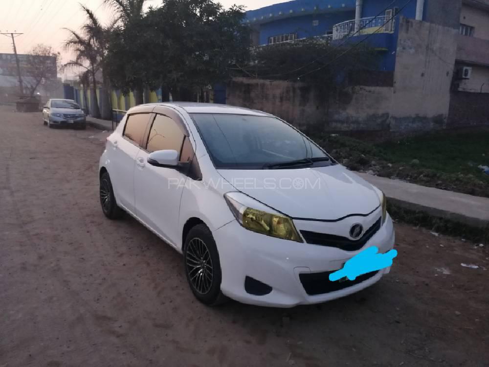 Toyota Vitz 2013 for Sale in Narowal Image-1