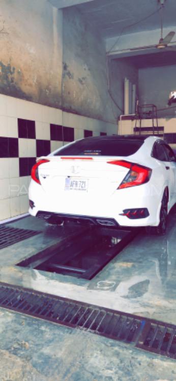 Honda Civic - 2018  Honda Civic - 2018  Image-3