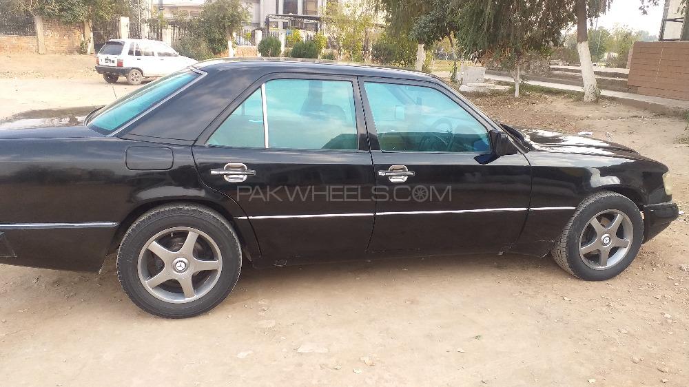 Mercedes Benz E Class 1993 for Sale in Peshawar Mercedes Benz E Class 1993 for Sale in Peshawar Image-9