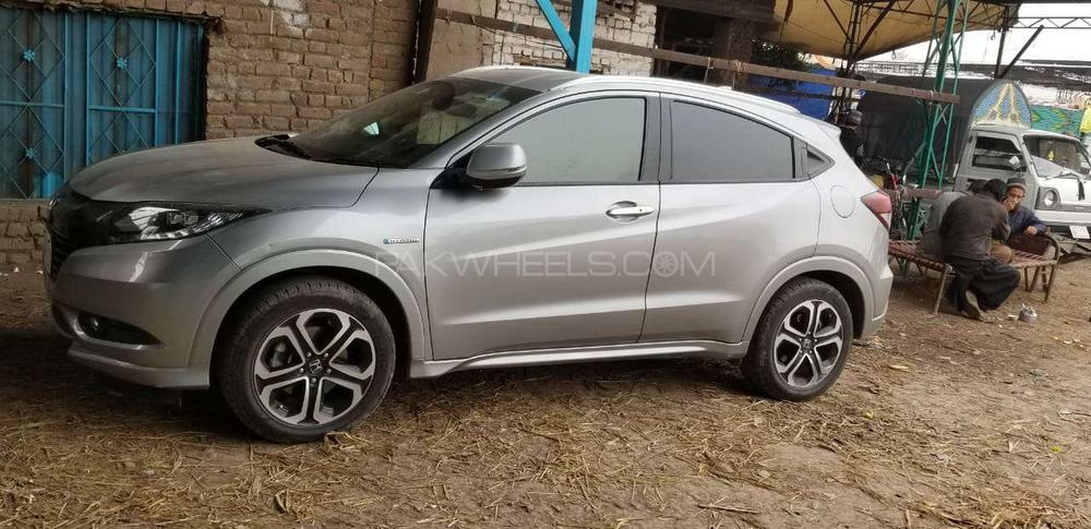 Honda Vezel 2015 for Sale in Peshawar Honda Vezel 2015 for Sale in Peshawar Image-2
