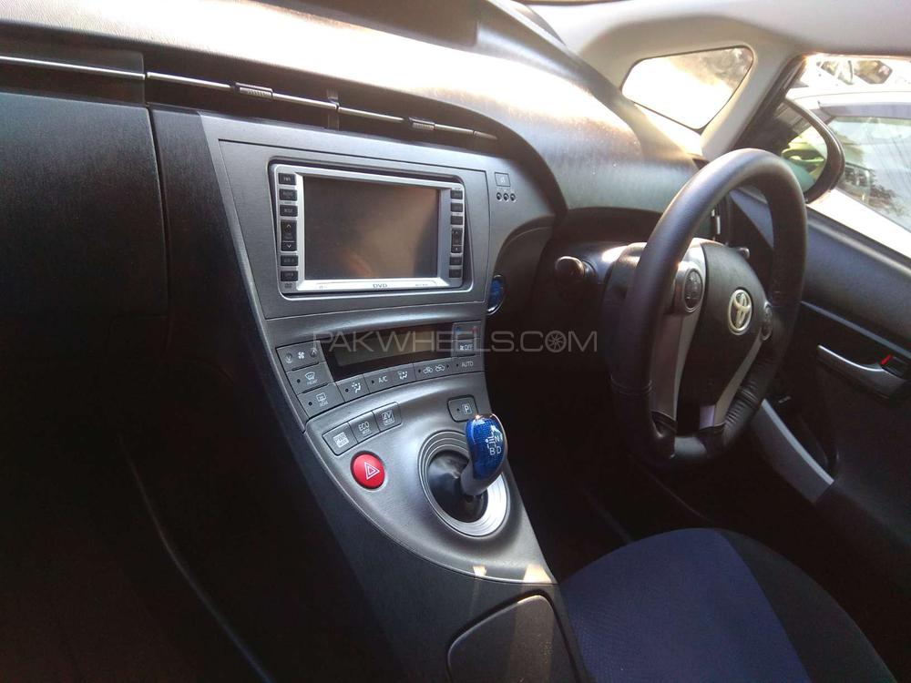 Toyota Prius 2012 for Sale in Lahore Toyota Prius 2012 for Sale in Lahore Image-7