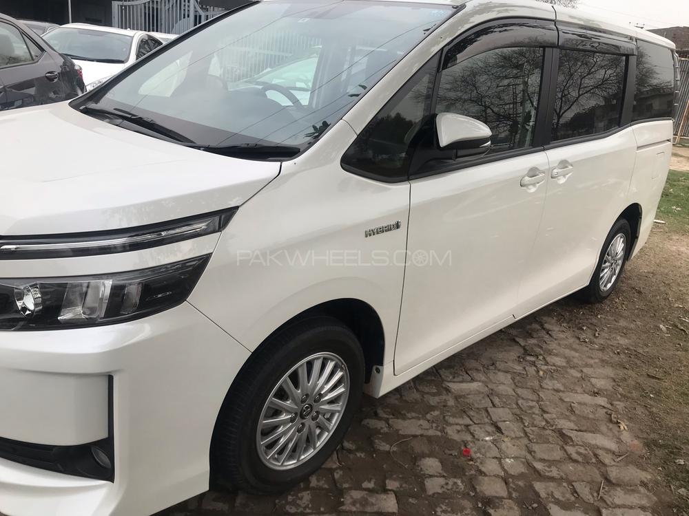 Toyota Voxy 2014 for Sale in Gujranwala Toyota Voxy 2014 for Sale in Gujranwala Image-5