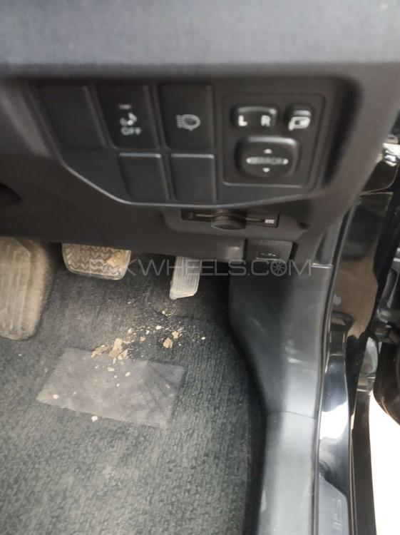Toyota Prius 2013 for Sale in Gujranwala Toyota Prius 2013 for Sale in Gujranwala Image-10