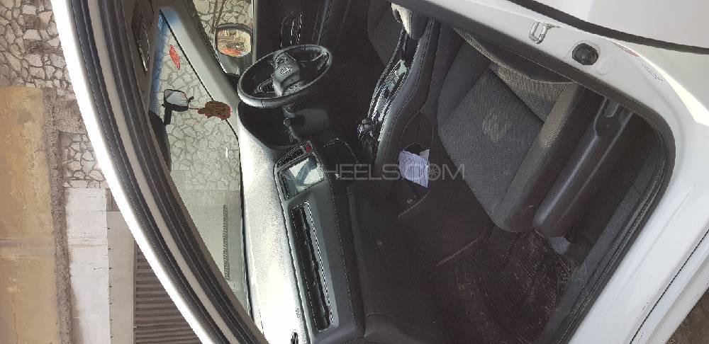 Honda Vezel 2014 for Sale in Lahore Honda Vezel 2014 for Sale in Lahore Image-6