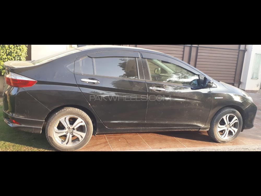 Honda Grace Hybrid 2014 for Sale in Lahore Honda Grace Hybrid 2014 for Sale in Lahore Image-2