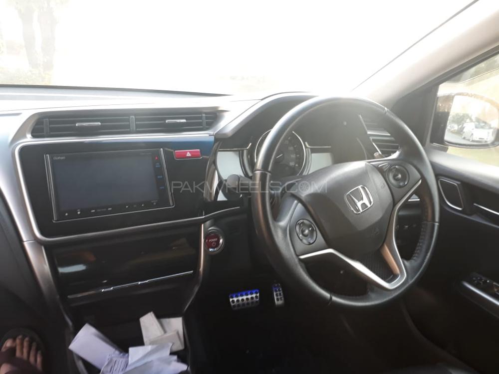 Honda Grace Hybrid 2014 for Sale in Lahore Honda Grace Hybrid 2014 for Sale in Lahore Image-5