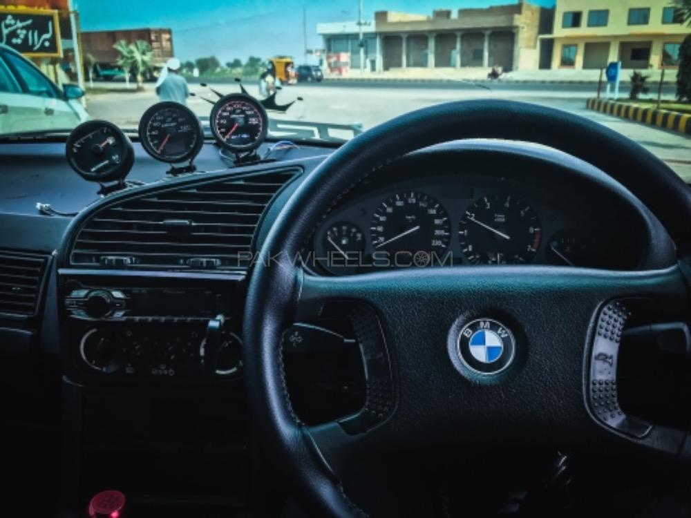 BMW 3 Series - 1995  BMW 3 Series - 1995  Image-5