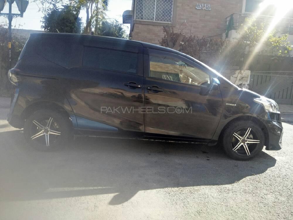 Toyota Sienta 2015 for Sale in Lahore Image-1