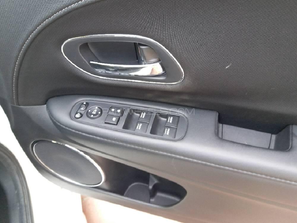 Honda Vezel 2014 for Sale in Lahore Honda Vezel 2014 for Sale in Lahore Image-9