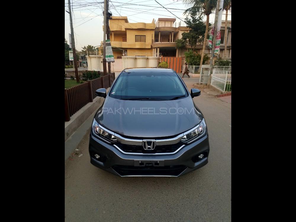 Honda Grace Hybrid 2019 for Sale in Karachi Image-1