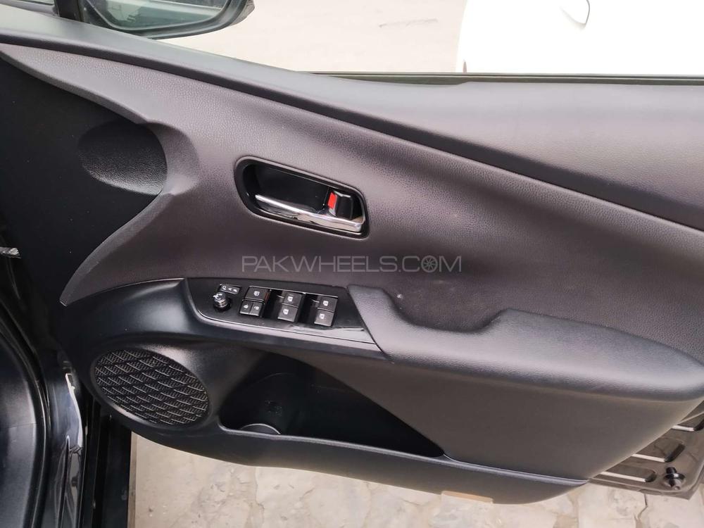 Toyota Prius 2016 for Sale in Lahore Toyota Prius 2016 for Sale in Lahore Image-9