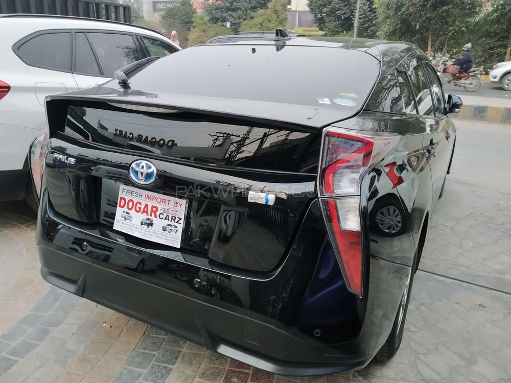 Toyota Prius 2016 for Sale in Lahore Toyota Prius 2016 for Sale in Lahore Image-13