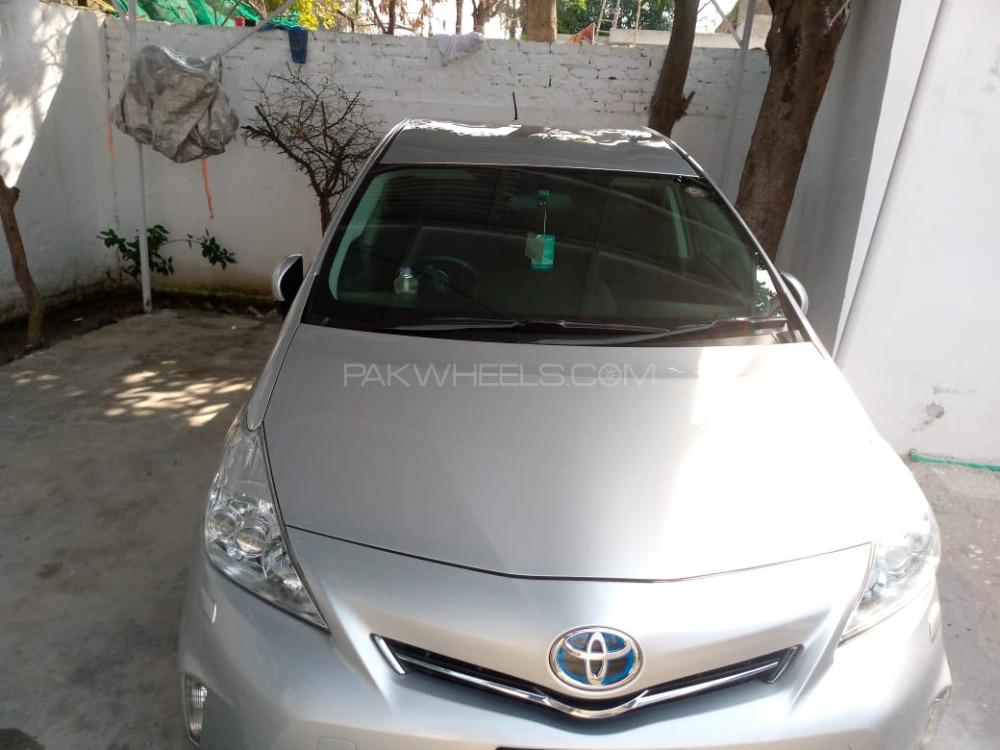 Toyota Prius Alpha 2013 for Sale in Wah cantt Image-1