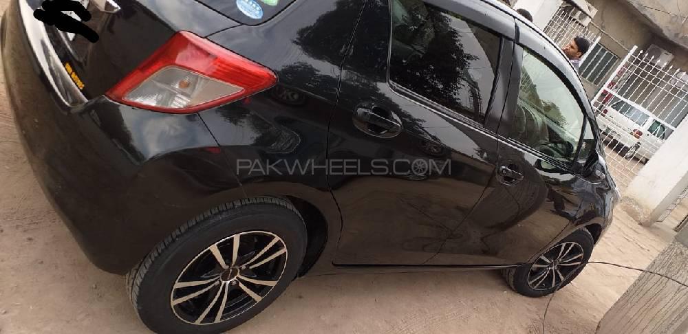Toyota Vitz 2013 for Sale in Sahiwal Image-1