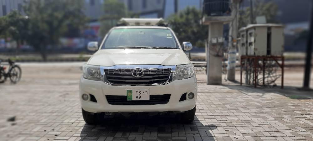 Toyota Hilux 2011 for Sale in Lahore Image-1