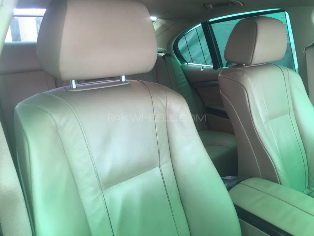 بی ایم ڈبلیو 7 سیریز 2007 for Sale in سیالکوٹ بی ایم ڈبلیو 7 سیریز 2007 for Sale in سیالکوٹ Image-11