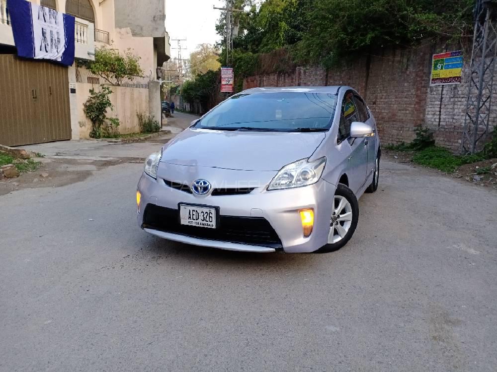 Toyota Prius 2013 for Sale in Lahore Image-1