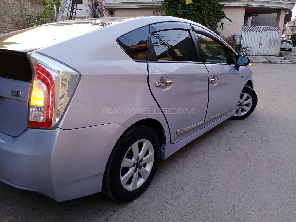 Toyota Prius 2013 for Sale in Lahore Toyota Prius 2013 for Sale in Lahore Image-5