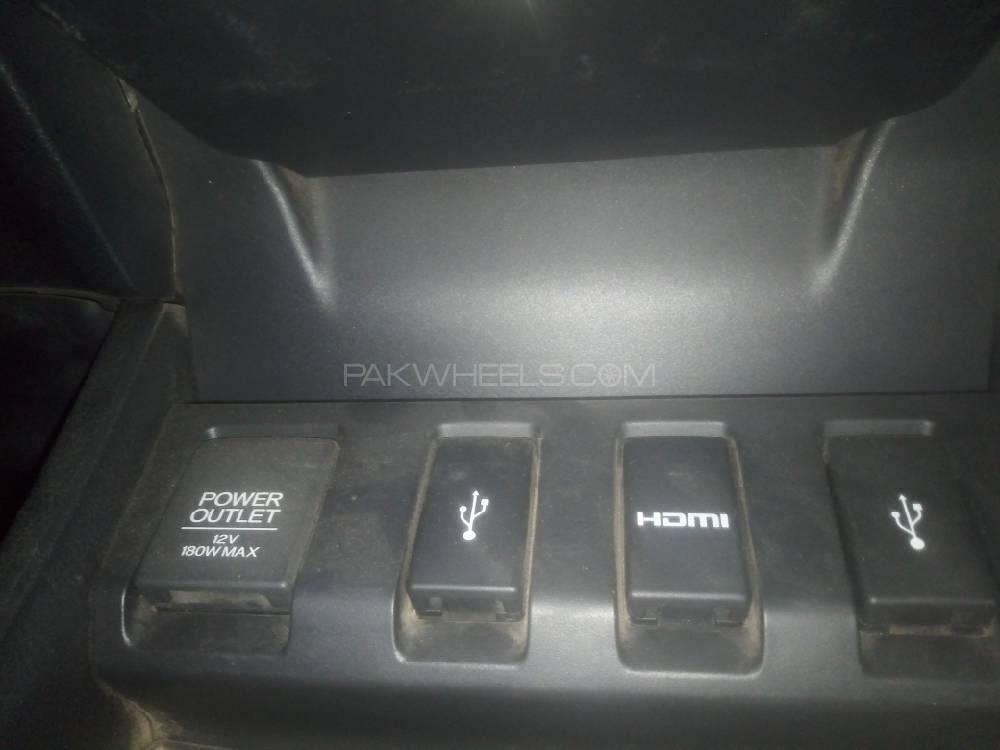 Honda Vezel 2014 for Sale in Lahore Honda Vezel 2014 for Sale in Lahore Image-13