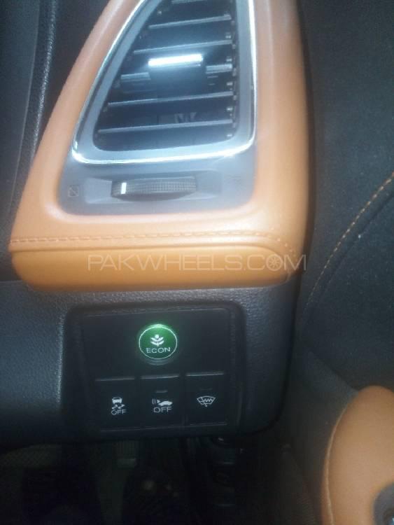 Honda Vezel 2014 for Sale in Lahore Honda Vezel 2014 for Sale in Lahore Image-16