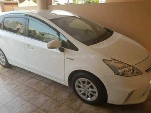 Toyota Prius Alpha S Touring 2014 for Sale in Sialkot