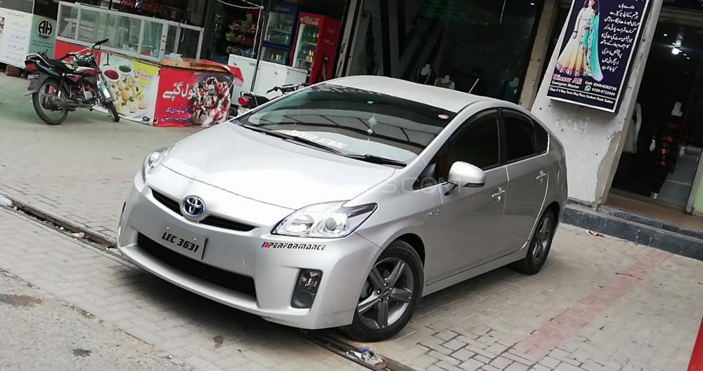 Toyota Prius - 2011  Toyota Prius - 2011  Image-2