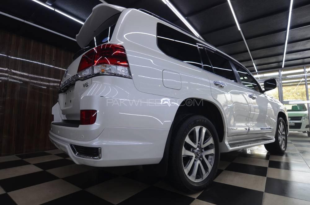 Toyota Land Cruiser 2017 for Sale in Lahore Toyota Land Cruiser 2017 for Sale in Lahore Image-10