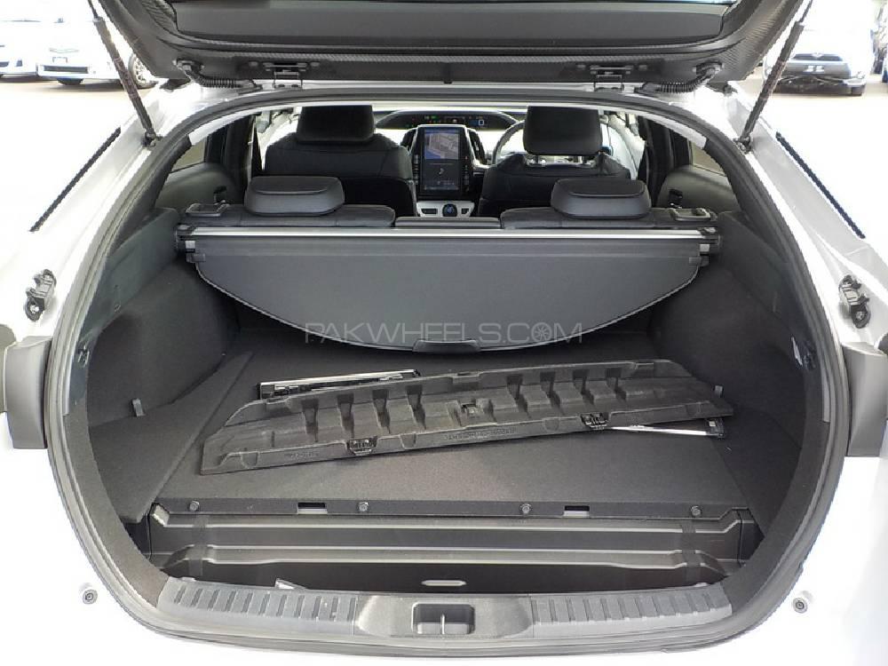 Toyota Prius 2017 for Sale in Karachi Toyota Prius 2017 for Sale in Karachi Image-19