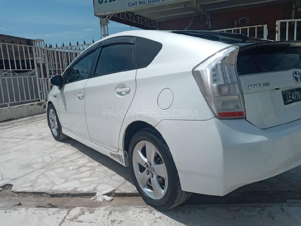Toyota Prius 2010 for Sale in Peshawar Toyota Prius 2010 for Sale in Peshawar Image-4