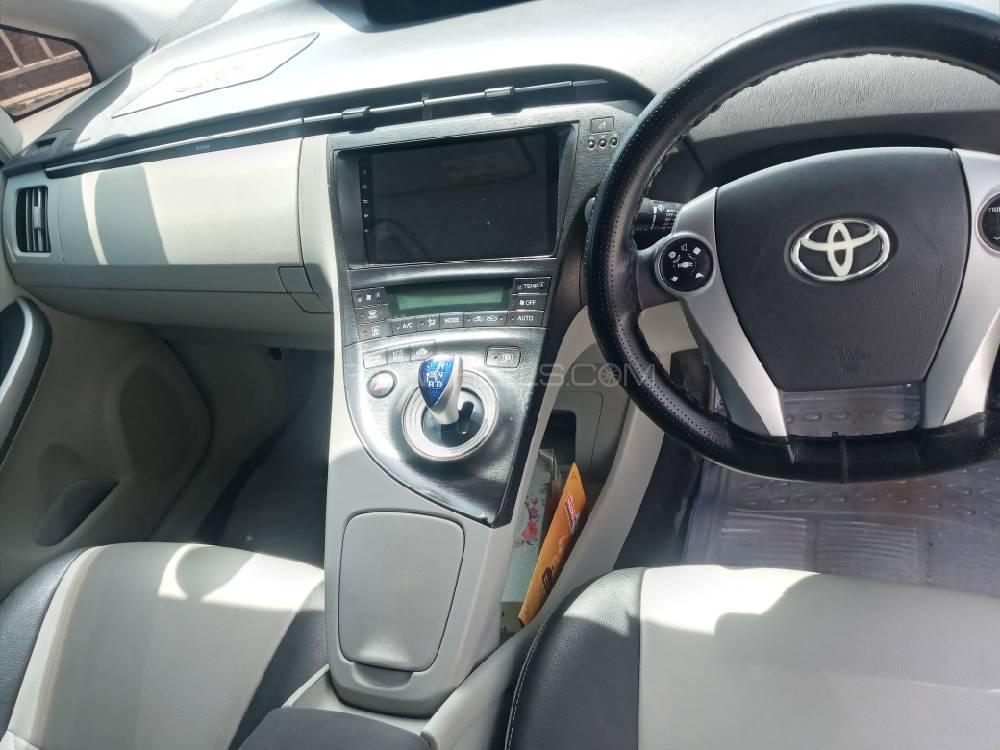 Toyota Prius 2010 for Sale in Peshawar Toyota Prius 2010 for Sale in Peshawar Image-13