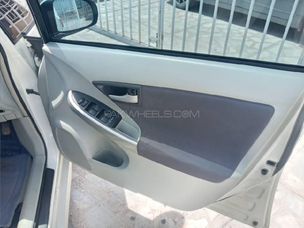 Toyota Prius 2010 for Sale in Peshawar Toyota Prius 2010 for Sale in Peshawar Image-18