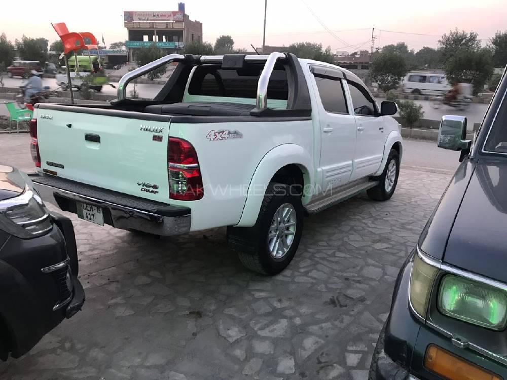 Toyota Hilux 2015 for Sale in Peshawar Toyota Hilux 2015 for Sale in Peshawar Image-3