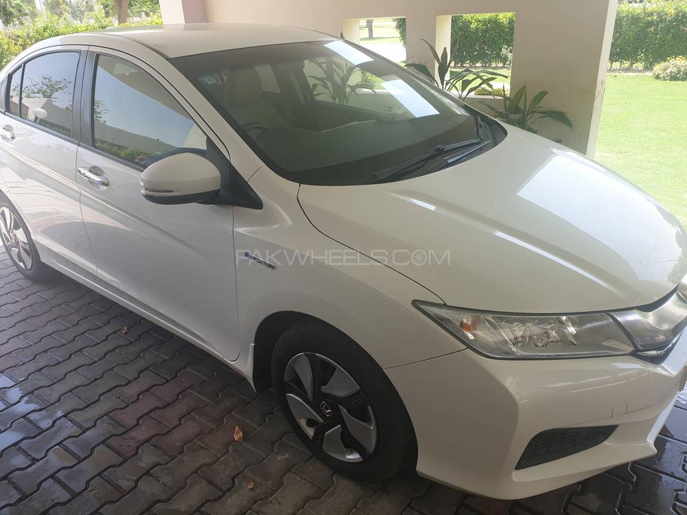 Honda Grace Hybrid 2016 for Sale in Rahim Yar Khan Image-1