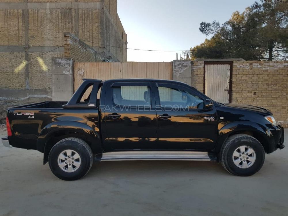 Toyota Hilux 2011 for Sale in Quetta Toyota Hilux 2011 for Sale in Quetta Image-9