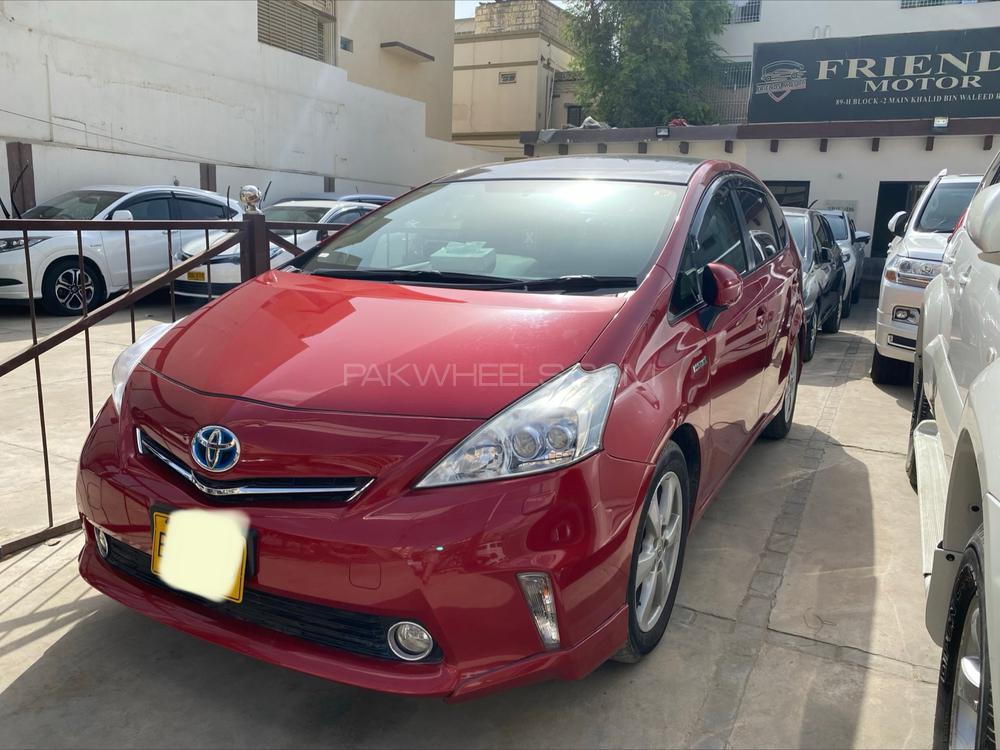 Toyota Prius Alpha 2012 for Sale in Karachi Image-1