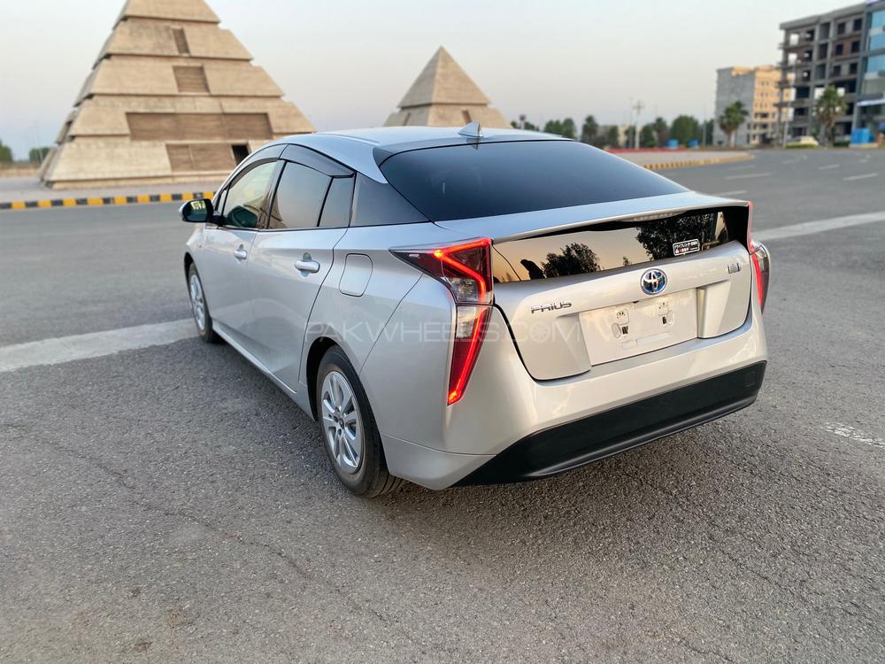 Toyota Prius 2017 for Sale in Sialkot Image-1
