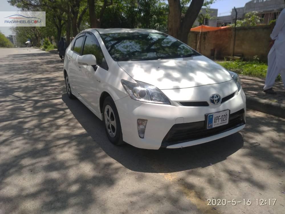 Toyota Prius 2015 for Sale in Islamabad Image-1