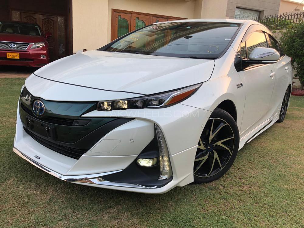 Toyota Prius 2017 for Sale in Karachi Image-1