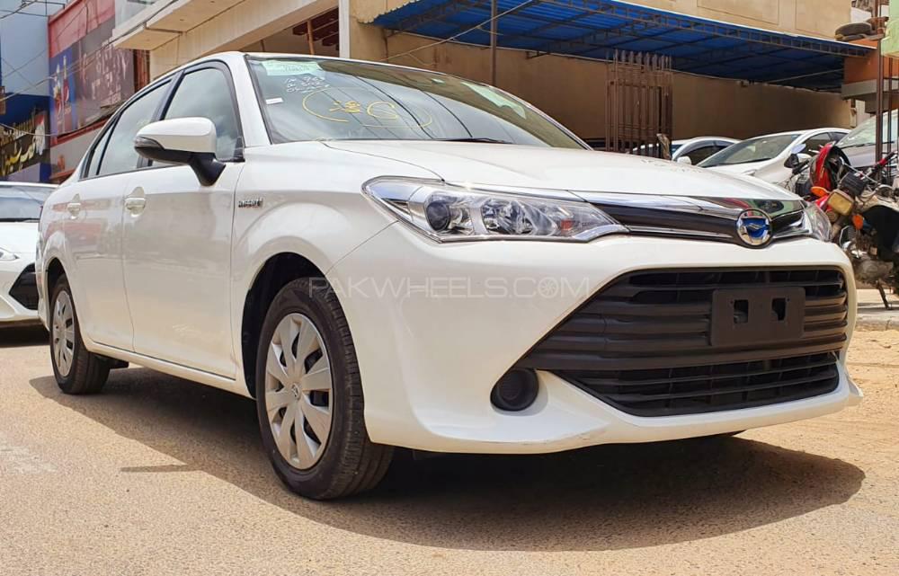 Toyota Corolla Axio 2016 for Sale in Karachi Image-1