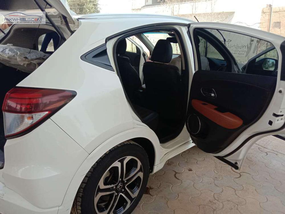 Honda Vezel 2015 for Sale in Karachi Honda Vezel 2015 for Sale in Karachi Image-16