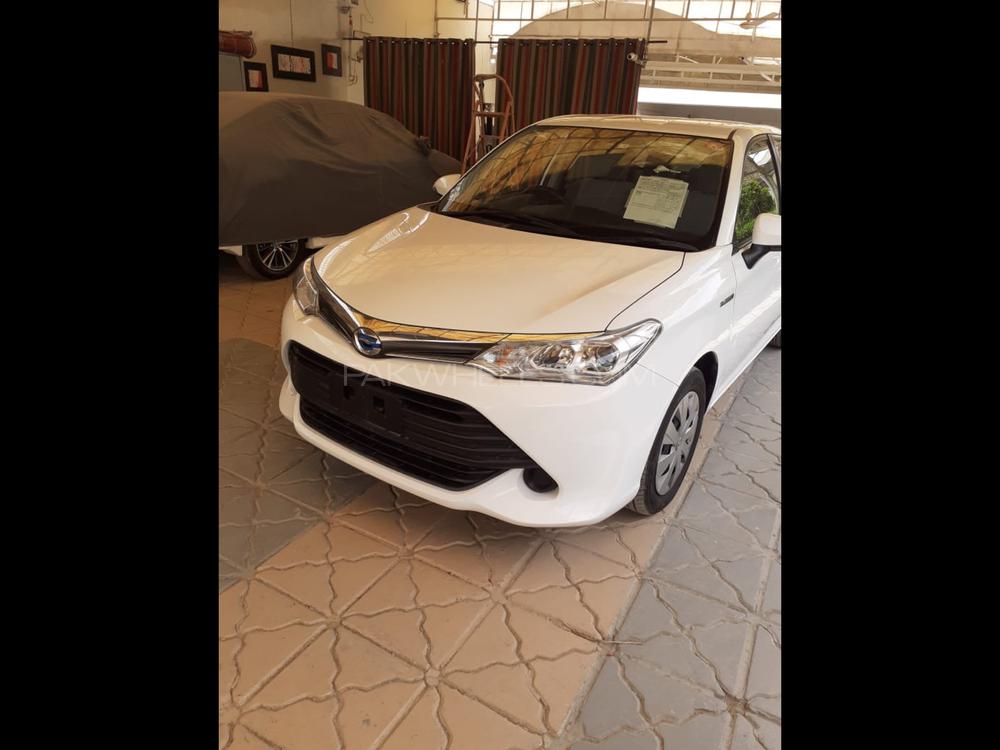 Toyota Corolla Axio 2015 for Sale in Karachi Image-1