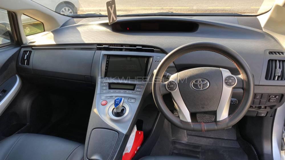 ٹویوٹا پریوس 2014 for Sale in اسلام آباد ٹویوٹا پریوس 2014 for Sale in اسلام آباد Image-12