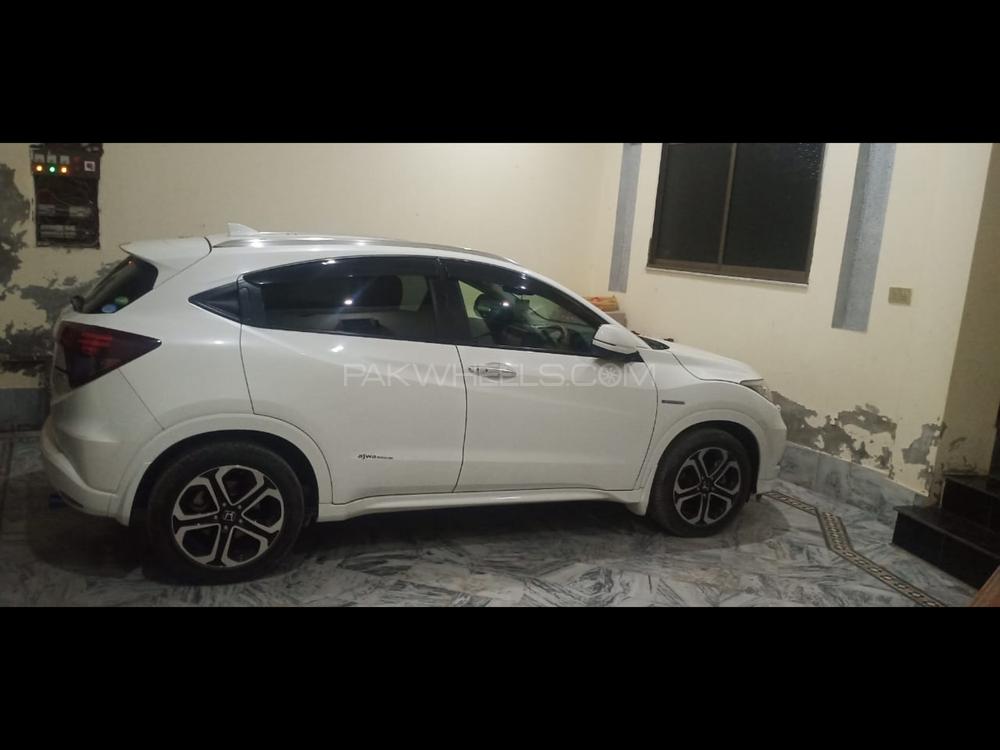 Honda Vezel 2015 for Sale in Nankana sahib Honda Vezel 2015 for Sale in Nankana sahib Image-3