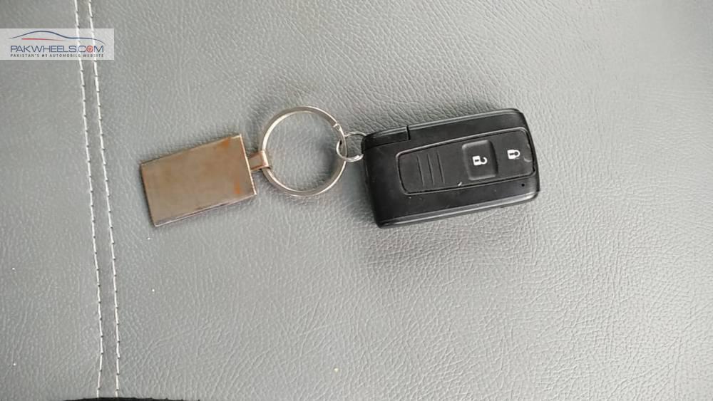 Toyota Prius 2011 for Sale in Karachi Toyota Prius 2011 for Sale in Karachi Image-12