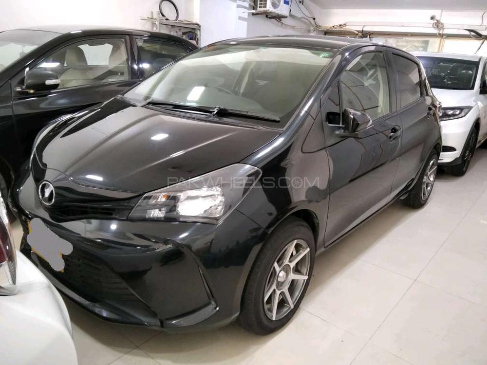 Toyota Vitz 2015 for Sale in Karachi Image-1