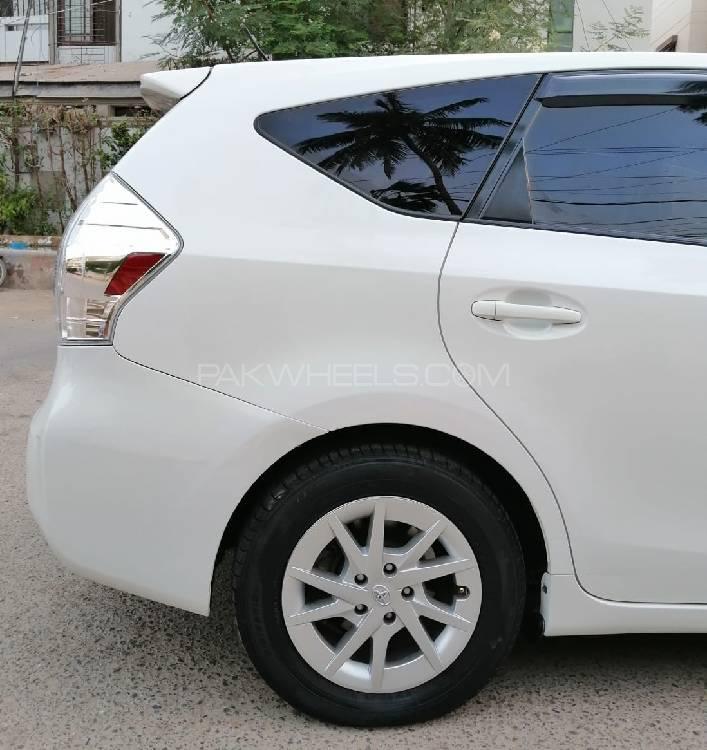 Toyota Prius Alpha 2011 for Sale in Karachi Toyota Prius Alpha 2011 for Sale in Karachi Image-11