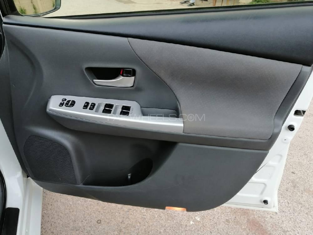 Toyota Prius Alpha 2011 for Sale in Karachi Toyota Prius Alpha 2011 for Sale in Karachi Image-18