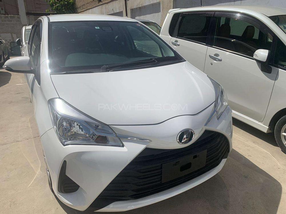 Toyota Vitz 2017 for Sale in Karachi Image-1
